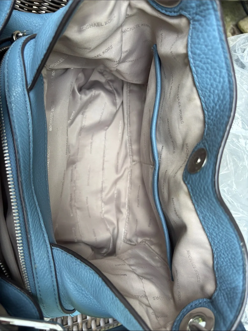 Michael Kors Blue Pebbled Leather Bag Beautiful 🤩 Dustbag included.